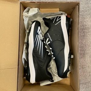 New Balance Women’s Fuelcell v3 Metal Fastpitch Softball Cleats - size 11, NEW